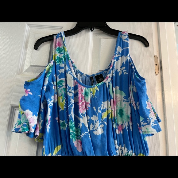 Beautiful EUC ND New Directions Blue Floral dress with cold shouldered - size S - Picture 5 of 5